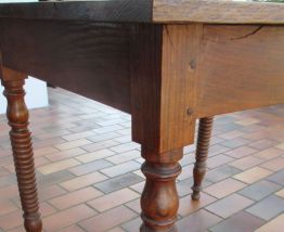 petit bureau ancien table  de travail pièds tournés