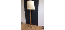 Lampadaire en rotin tripode