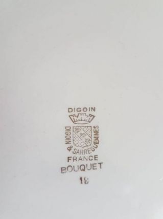 Lot 12 assiettes à dessert et 1 plat Digoin
