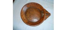 Ancien grand plat traditionnel bec verseur Inde