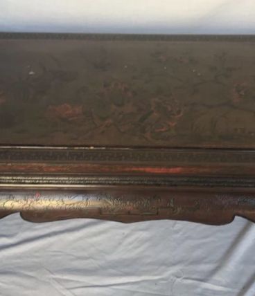 Table basse chinoise scultée