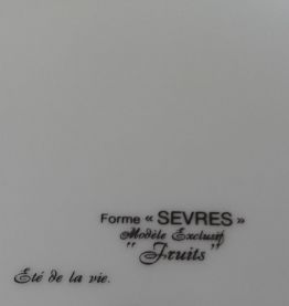 Plat en porcelaine.