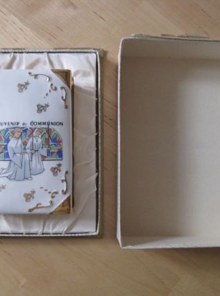 Boite en porcelaine de Limoges  souvenir de communion 