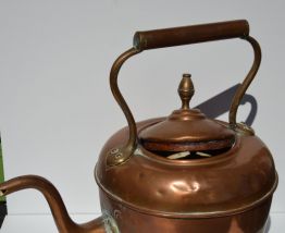 Bouilloire en cuivre et laiton vintage.
