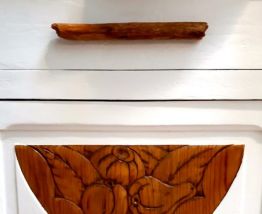 Buffet repeint en blanc et bois brut