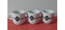 Trois tasses à café