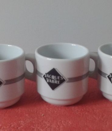 Trois tasses à café