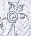 Grand rideau ancien au crochet en coton blanc cassé