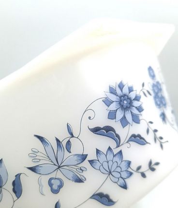 Plat arcopal "aster" 1970's