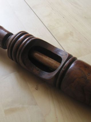 Ancienne bouchonneuse en bois ancien en bois vintage  
