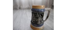 Vintage, chope de bière allemande en céramique avec des scèn