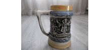 Vintage, chope de bière allemande en céramique avec des scèn