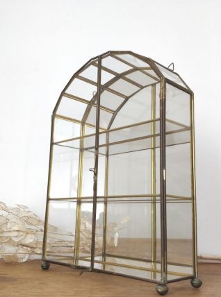 Vitrine vintage en verre , laiton et fond miroir