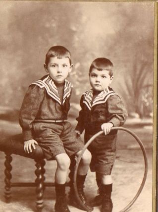 photo ancienne 2 enfants au cerceau vers 1900