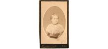 photo ancienne femme cape pèlerine dentelle vers 1900
