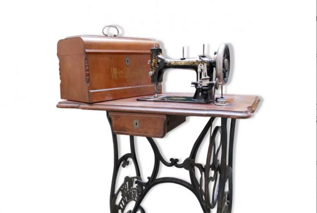 Machine à coudre ancienne Huitième Merveille