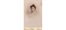 photo ancienne femme au chignon et col dentelle vers 1900