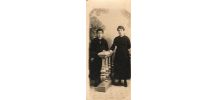 photo ancienne 2 femmes près d'une balustre vers 1900