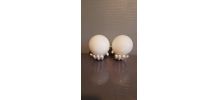 paire d'appliques mains  céramique blanche + globes opaline 