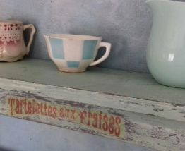 Etagère de cuisine couleur mint patinée