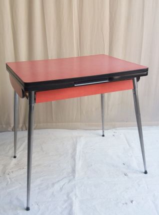 TABLE VINTAGE EN FORMICA ROUGE