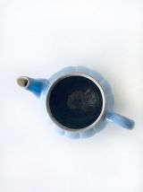 Ancienne théière en céramique bleue