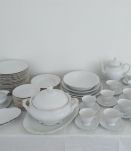Service de table - Vessaille fine, blanche et liseret or 