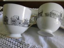 Paire de tasses et assiettes en porcelaine allemande