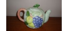 THEIERE EN BARBOTINE DECOR FRUITS