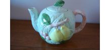 THEIERE EN BARBOTINE DECOR FRUITS