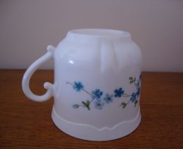 2 GRANDES TASSES  EN ARCOPAL DECOR MYOSOTIS