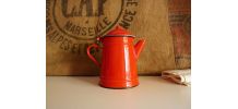 Ancienne cafetière émaillée rouge. Marque Japy