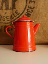 Ancienne cafetière émaillée rouge. Marque Japy