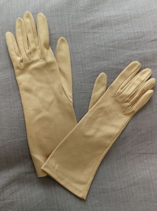 Gants crème  taille 7 en tissu cloqué (année 70)
