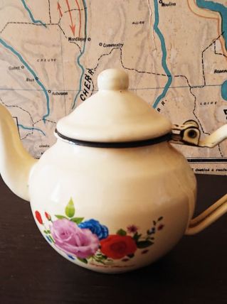 Petite théière à fleurs 