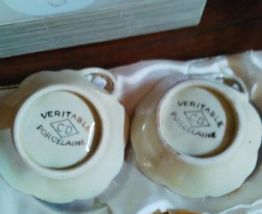 Coffret de salières en porcelaine avec petites cuillères dor