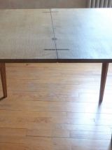 table couturiere tailleur travailleuse avec range accessoire