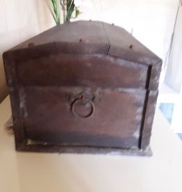 tres vieux coffre  en bois