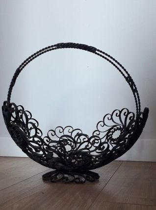 Panier en fer forgé vintage