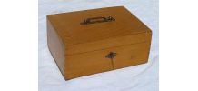 boite , coffret  en  bois  avec  clée ,   vintage