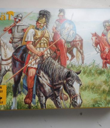 BOITE PETITS SOLDATS CAVALERIE ROMAINE