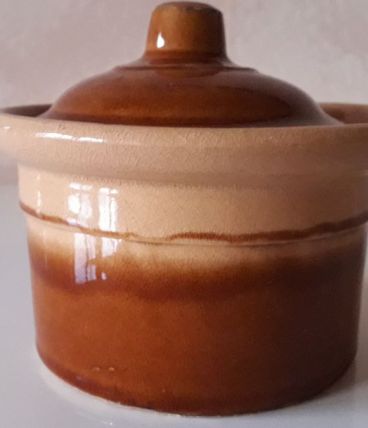 petit pot en gres avec son couvercle