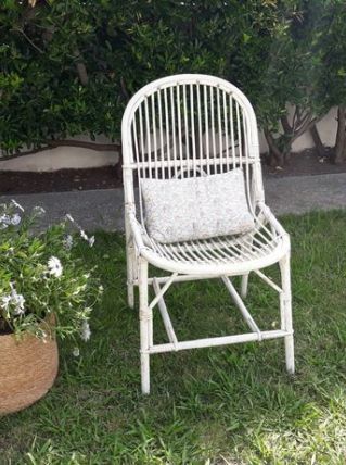 Chaise en rotin blanche
