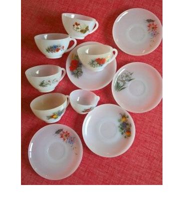 5 TASSES A THE DEPAREILLEES