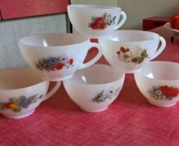 5 TASSES A THE DEPAREILLEES