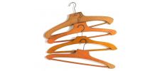 Lot 4 cintres en bois anciens / Dressing 1950