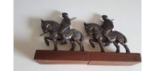serre-livres chevaliers en régule et socles en bois 