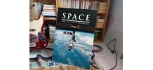 Très grand et beau livre sur la conquête spatiale