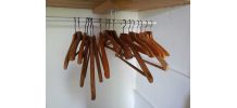 Lot de 17 ceintres vintage