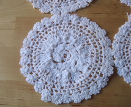 6 napperons 100 coton fait main au crochet de 12 cms